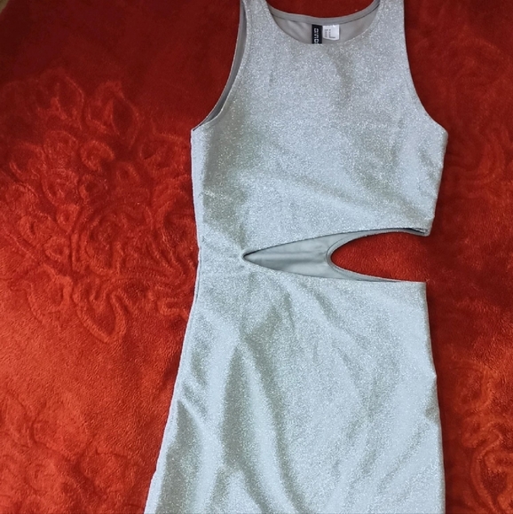 H&M Partywear Dress One Time Use Only - Picture 3 of 6